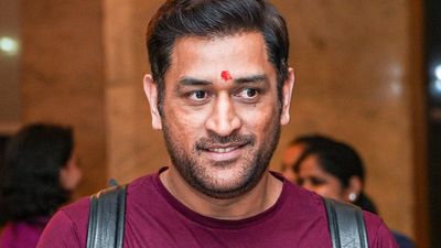 IPL 2026 की तैयारियों के बीच एमएस धोनी पर लगा फाइन, जानें क्या है पूरा मामला SportsTak Hindi