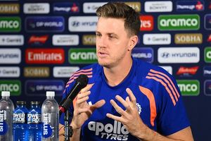 IND vs ENG: ट्रेनिंग के बावजूद टीम इंडिया की फील्डिंग में क्यों नहीं हो रहा सुधार? इंग्लैंड के खिलाफ सेमीफाइनल से पहले कोच ने तोड़ी चुप्पी SportsTak Hindi