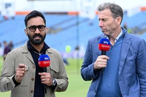 'इन दोनों ने कहा था कि...', दिनेश कार्तिक ने पाकिस्तान को लेकर नासिर हुसैन-आथर्टन का उड़ाया मजाक SportsTak Hindi