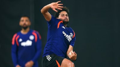 T20 World Cup: इंग्लैंड के खिलाफ टीम इंडिया की प्लेइंग XI में बड़ा बदलाव! सेमीफाइनल के लिए कुलदीप यादव की वापसी की चर्चा SportsTak Hindi