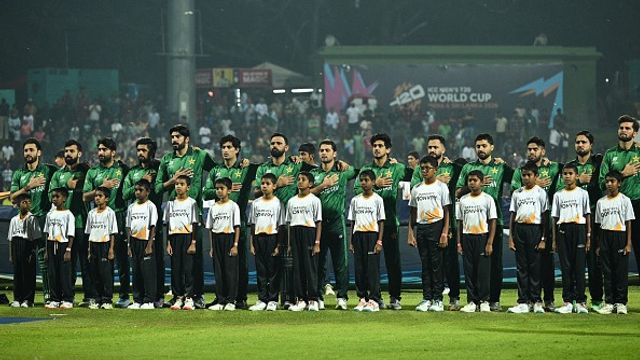 पाकिस्तानी खिलाड़ी की शर्मनाक हरकत, T20 World Cup 2026 के दौरान होटल की महिला स्टाफ के साथ बदतमीजी करने का आरोप पाकिस्तानी खिलाड़ी पर टी20 वर्ल्ड कप के होटल की महिला स्टाफ से बदतमीजी करने का आरोप लगा है. (PC: Getty)