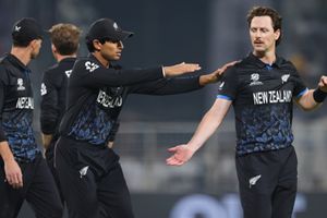 3 देश, 6 दिन, 21 हजार किलोमीटर का सफर फिर 4 ओवर में 2 विकेट, न्यूजीलैंड के खिलाड़ी ने तो कमाल कर दिया SportsTak Hindi