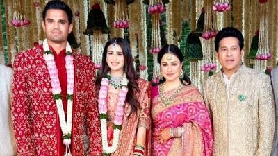 Arjun Tendulkar Wedding: सानिया संग शादी के बंधन में बंधे अर्जुन तेंदुलकर, पहला Video आया सामने SportsTak Hindi