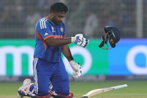 संजू सैमसन को हेलमेट फेंकने के चलते मिलेगी सजा, बैन का है खतरा?भारतीय अंपायर ने बता दी सच्चाई SportsTak Hindi