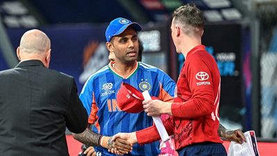 T20 WC : इंग्लैंड के खिलाफ सेमीफाइनल से पहले बड़ी आफत में फंसी टीम इंडिया, जानें Playing XI Suryakumar Yadav and Harry Brook