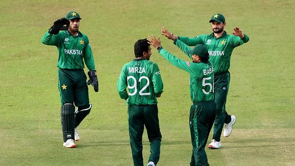 विकेट लेने के बाद जश्न मनाते सलमान मिर्जा (photo: getty)