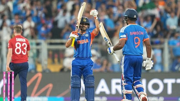 संजू सैमसन की तारीफ करते इशान किशन (photo: getty)