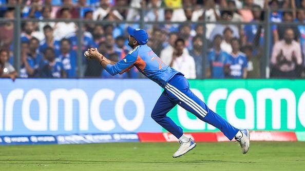 हैरी ब्रूक का कैच लेते अक्षर पटेल (PC: Getty)