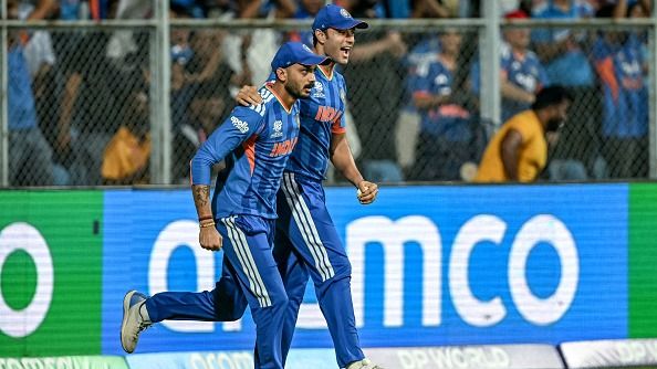  इंग्लैंड के ख‍िलाफ आख‍िरी ओवर में श‍िवम दुबे ने फेंका था, जबकि अक्षर पटेल पूरी तरह से तैयार थे. (PC: Getty)