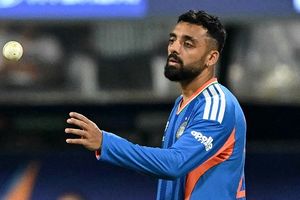 वरुण चक्रवर्ती को अब टीम इंडिया के लिए फाइनल खेलना चाहिए या नहीं? इरफान पठान ने दी बड़ी सलाह SportsTak Hindi