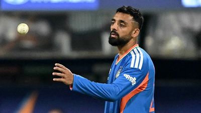 वरुण चक्रवर्ती को अब टीम इंडिया के लिए फाइनल खेलना चाहिए या नहीं? इरफान पठान ने दी बड़ी सलाह India's Varun Chakravarthy