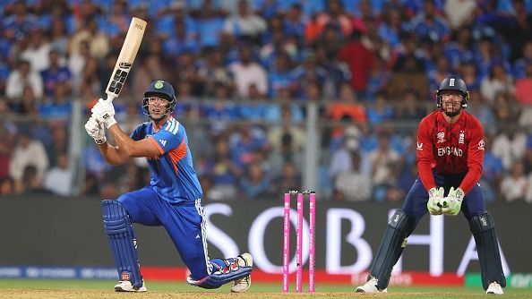 मैच के दौरान शॉट खेलते शिवम दुबे (PHOTO: GETTY)