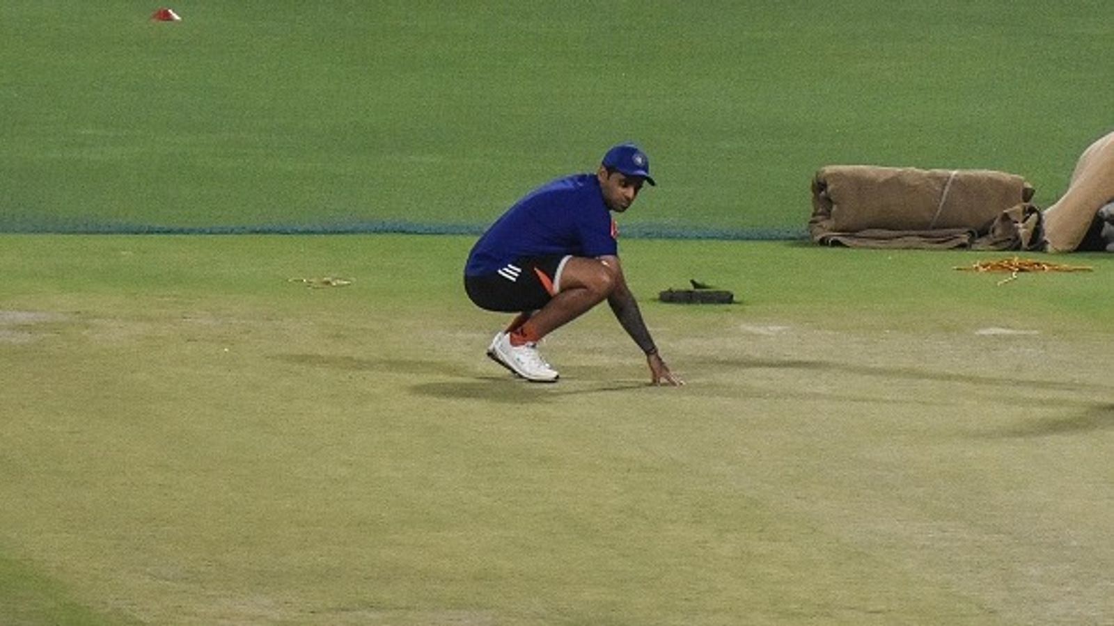 टीम इंडिया को फाइनल के लिए आखिर क्यों दी जाएगी मिक्स्ड मिट्टी वाली पिच? 2023 वर्ल्ड कप की हार से जुड़ा है कनेक्शन टीम इंडिया को मिलेगी मिक्स्ड मिट्टी वाली पिच. (PC: Getty)