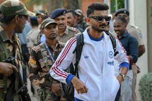 T20 World Cup फाइनल के लिए अहमदाबाद पहुंची सूर्यकुमार यादव की सेना, टीम बस से होटल नहीं गए दो खिलाड़ी, Video SportsTak Hindi