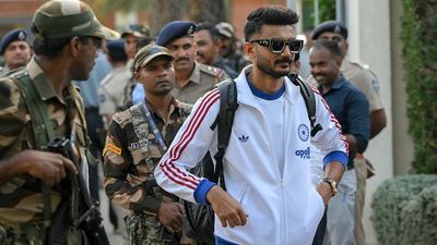 T20 World Cup फाइनल के लिए अहमदाबाद पहुंची सूर्यकुमार यादव की सेना, टीम बस से होटल नहीं गए दो खिलाड़ी, Video SportsTak Hindi