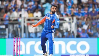 टीम इंडिया के वरुण चक्रवर्ती को लेकर क्या न्यूजीलैंड को नहीं है टेंशन ? मिचेल सैंटनर ने दिया जवाब Varun Chakravarthy of India