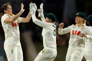 IND W vs AUS W: भारत पर पारी की हार का खतरा, 19 साल की बॉलर ने बरपाया कहर, प्रतिका भरोसे टीम इंडिया SportsTak Hindi