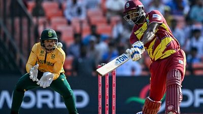 T20 WC: इंग्लैंड को चोरी-छुपे घर भेजने का इंतजाम, साउथ अफ्रीका और वेस्ट इंडीज को बताया तक नहीं! डिकॉक- मिलर का ICC पर गंभीर आरोप SportsTak Hindi