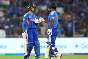 भारत ने T20WC फाइनल में ठोके 255 रन तो इंग्लैंड के पूर्व कप्तान ने उठाए सवाल, टूर्नामेंट पर लगाया बड़ा इल्जाम SportsTak Hindi