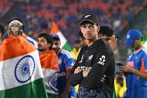 भारत से वर्ल्ड कप फाइनल में हार के बाद न्यूजीलैंड के कप्तान सैंटनर का छलका दर्द, कहा - पूरे टूर्नामेंट में मेरी टीम... SportsTak Hindi