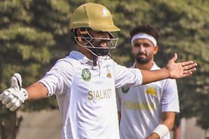 पाकिस्तानी खिलाड़ी ने 24 की उम्र में लिया संन्यास, पॉलिटिक्स का लगाया आरोप, कहा- खिताब जीतकर भी 40 मैच से बाहर बैठा हूं SportsTak Hindi