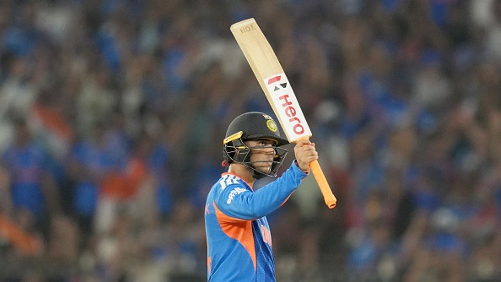 T20 WC फाइनल में अभिषेक शर्मा ने इस भारतीय खिलाड़ी के बल्ले का किया इस्तेमाल, जीत के बाद किया खुलासा फिफ्टी का जश्न मनाते अभिषेक शर्मा (PHOTO: GETTY)