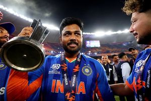 4 भारतीय और 1 पाकिस्तानी, ICC ने टी20 वर्ल्ड कप 2026 टीम ऑफ टूर्नामेंट का किया ऐलान, कप्तान को ही नहीं मिली जगह SportsTak Hindi