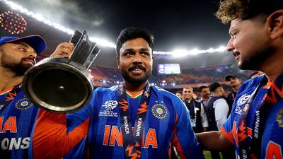 4 भारतीय और 1 पाकिस्तानी, ICC ने टी20 वर्ल्ड कप 2026 टीम ऑफ टूर्नामेंट का किया ऐलान, कप्तान को ही नहीं मिली जगह SportsTak Hindi