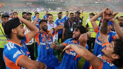 टीम इंडिया को मिलेंगे 131 करोड़ रुपये, T20 वर्ल्ड कप जीत के बाद BCCI का ऐलान SportsTak Hindi