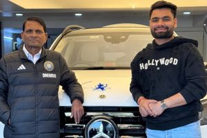 रिंकू सिंह ने पिता के लिए लिखा इमोशनल मैसेज, बोले- पता नहीं आपके बिना जिंदगी कैसे चलेगी SportsTak Hindi