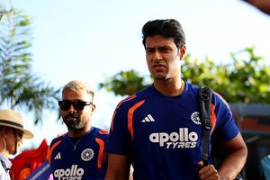 वर्ल्ड चैंपियन बनने के बाद शिवम दुबे ट्रेन से कैसे अंडरकवर होकर अहमदाबाद से पहुंचे मुंबई, पत्नी ने किया खुलासा SportsTak Hindi