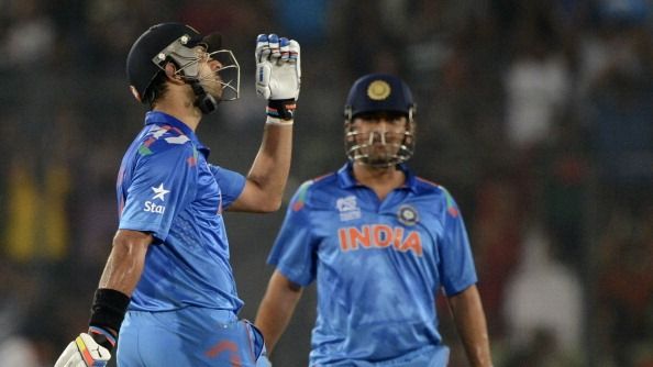 मैच के दौरान युवराज सिंह और एमएस धोनी (photo: getty)