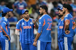 T20 वर्ल्ड कप के बीच सूर्यकुमार ने ड्रेसिंग रूम में किस खिलाड़ी से मांगी माफी? कहा - मैंने सॉरी बोला और... SportsTak Hindi