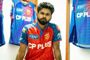 IPL 2026 के लिए पंजाब किंग्स ने लॉन्च की अपनी नई जर्सी, जानें क्या है खास, अय्यर की फोटो की पोस्ट SportsTak Hindi