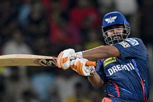 क्या ऋषभ पंत पर IPL 2026 में आने वाला है भारी दबाव, RCB के पूर्व खिलाड़ी ने दी चेतावनी SportsTak Hindi