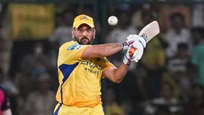 'धोनी के नंबर 8 या 9 पर बैटिंग करने का कोई मतलब नहीं', IPL 2026 सीजन से पहले CSK को उनके पूर्व खिलाड़ी ने दी बड़ी सलाह MS Dhoni