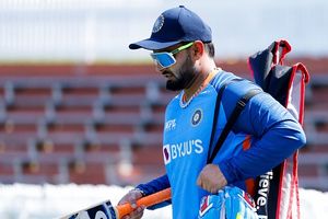 अभिषेक शर्मा के बाद ऋषभ पंत ने युवराज सिंह से लिए टिप्स, IPL 2026 सीजन के लिए की ये स्पेशल प्रैक्टिस SportsTak Hindi