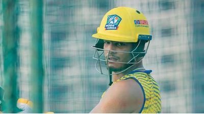 IPL 2026 से पहले बहन से तमिल सीख रहा CSK का 20 साल का ऑलराउंडर, ऑक्शन में लगी थी रिकॉर्डतोड़ बोली, Video SportsTak Hindi