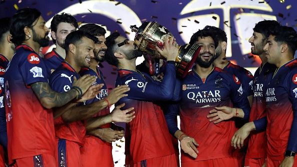 रॉयल चैलेंजर्स बेंगलुरु आईपीएल 2026 का पहला मैच खेलेगी. (PC: Getty)