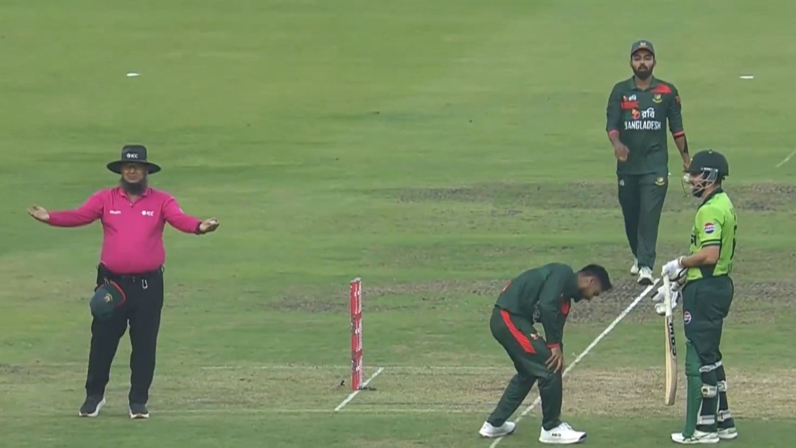 पाकिस्तान के सलमान आगा का धोखे से रन आउट होने के बाद छलका दर्द, कहा - मैं अगर होता...VIDEO रन आउट के दौरान सलमान आगा