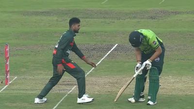 सलमान आगा के रन आउट पर खेल भावना की बात करने वालों को लिटन दास ने झाड़ा, कहा - 'चैरिटी करने नहीं आये हैं' Salman Agha and Mehdi Hasan Miraj