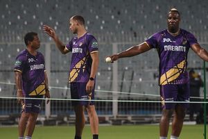 कोलकाता नाइट राइडर्स ने IPL 2026 के लिए लॉन्च की जर्सी, इस अंदाज में दिखेगी शाहरुख खान की टीम SportsTak Hindi