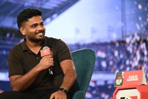 संजू सैमसन ने कैसे वर्ल्ड कप के बीच हासिल की फॉर्म, खुलासा करते हुए बोले - मैं प्लेयर्स से लड़ रहा था कि... SportsTak Hindi