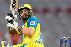 टीम से निकाला गया तो इस खिलाड़ी ने ठोके 12 शतक, रहाणे-अय्यर के कोच से ली मदद, रोहित-शार्दुल की स्कूल से की है पढ़ाई SportsTak Hindi