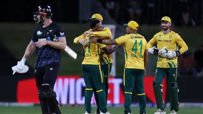NZ vs SA: साउथ अफ्रीका ने न्यूजीलैंड को 7 विकेट से पीटा, टी20 वर्ल्ड कप की फाइनलिस्ट कीवी टीम 91 पर ढेर SportsTak Hindi