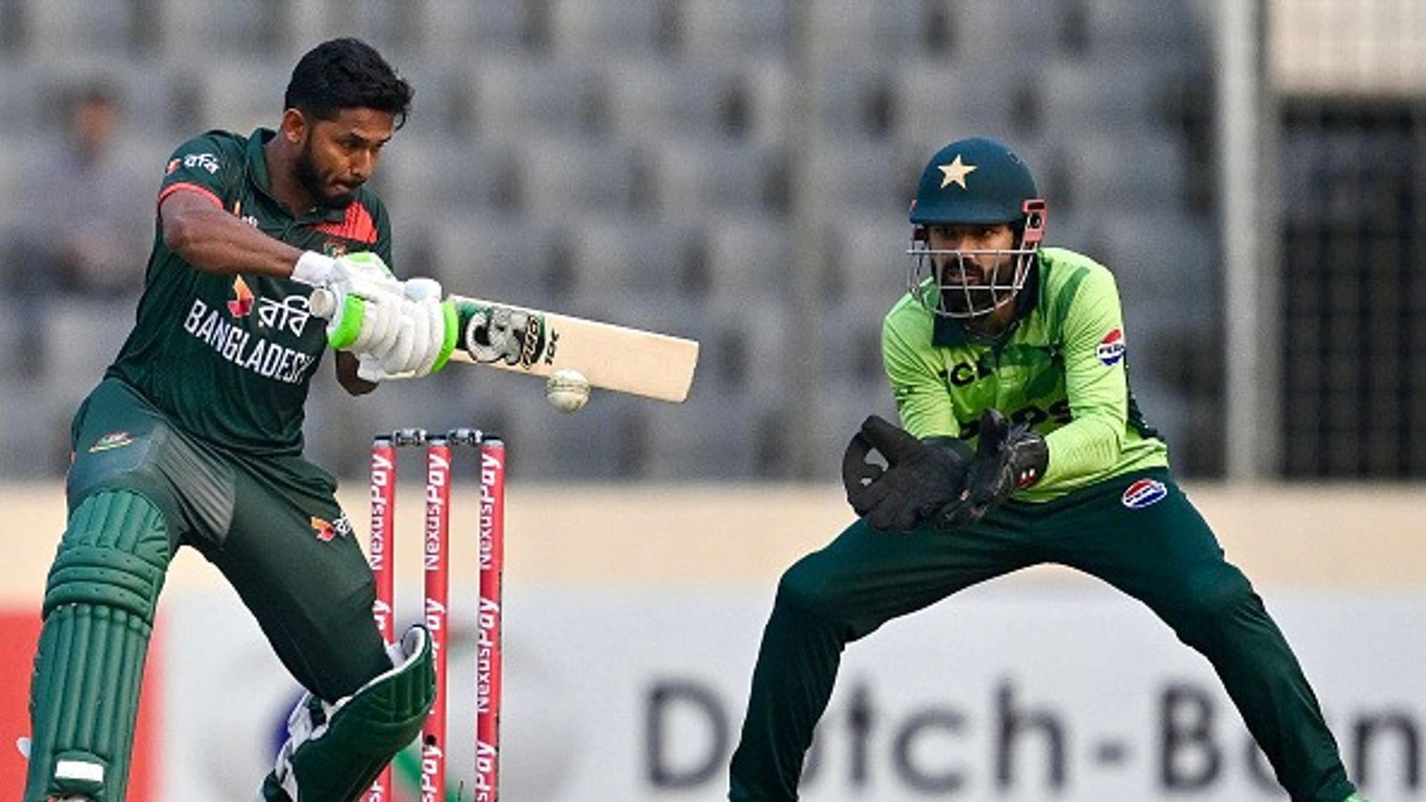 पाकिस्तान क्रिकेट का बुरा हाल, बांग्लादेश ने वनडे सीरीज में दी 2-1 से मात, आखिरी मैच पर किया 11 रन से कब्जा मैच के दौरान शॉट खेलते तंजीद हसन (photo: getty)