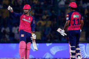 'पहला ही उड़ा देंगे', IPL डेब्यू से पहले सूर्यवंशी ने मीटिंग में द्रविड़ से क्या कह दिया था? सैमसन का खुलासा SportsTak Hindi