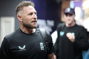 'मैंने मदद मांगी तो उन्होंने...', इंग्लैंड के स्टार ऑलराउंडर का ब्रेंडन मैक्कलम पर बड़ा आरोप, हेड कोच को लेकर किया चौंकाने वाला खुलासा SportsTak Hindi