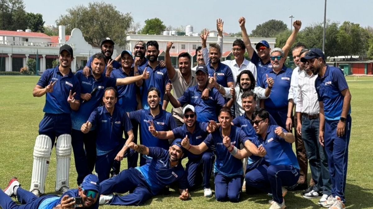 जेके बोस ट्रॉफी जीत के बाद जश्न मनाती नॉर्थ जोन की टीम (photo: internal)