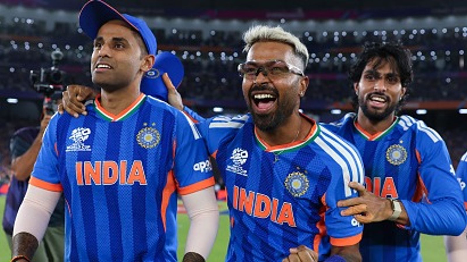 IPL 2026: वर्ल्ड कप विनर भारतीय खिलाड़ियों को एक्स्ट्रा आराम, MI के लिए टीम सेलेक्शन बना सिरदर्द, कोच ने जानें क्या कहा? वर्ल्ड वर्ल्ड विजेता देरी से टीम से जुड़ेंगे. (PC: Getty)